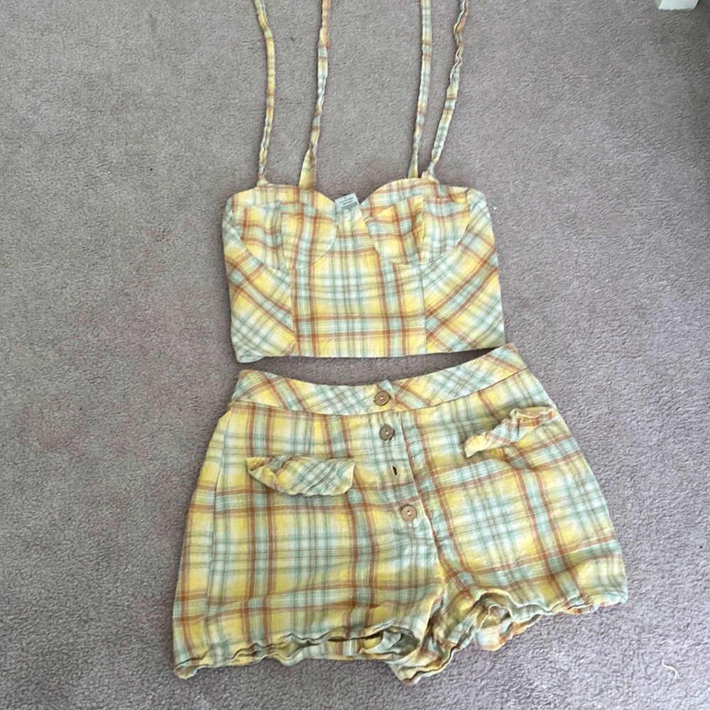 2 Piece matching set Shorts and crop top
